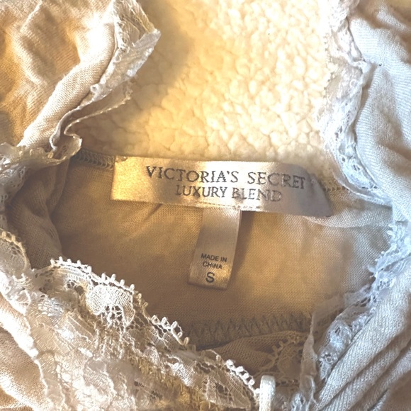 Victoria's Secret Luxury Blend Knit Light Gray & White Babydoll Nightgown - Picture 3 of 4